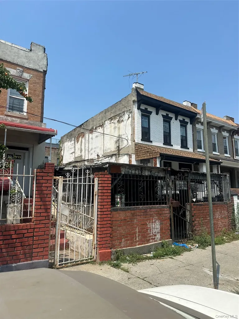 133 Dumont Avenue Brooklyn NY 11212