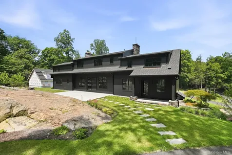 77 Montrose Station Road Montrose NY 10548