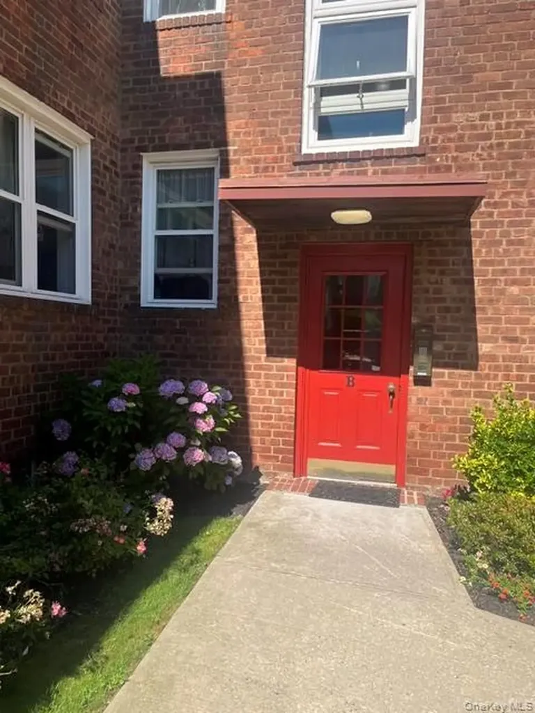 275 Maple Avenue Rockville Centre NY 11570