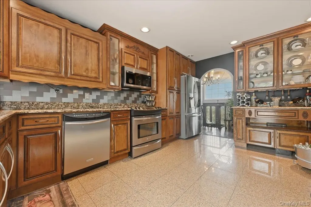844 Park Lane North Woodmere NY 11581