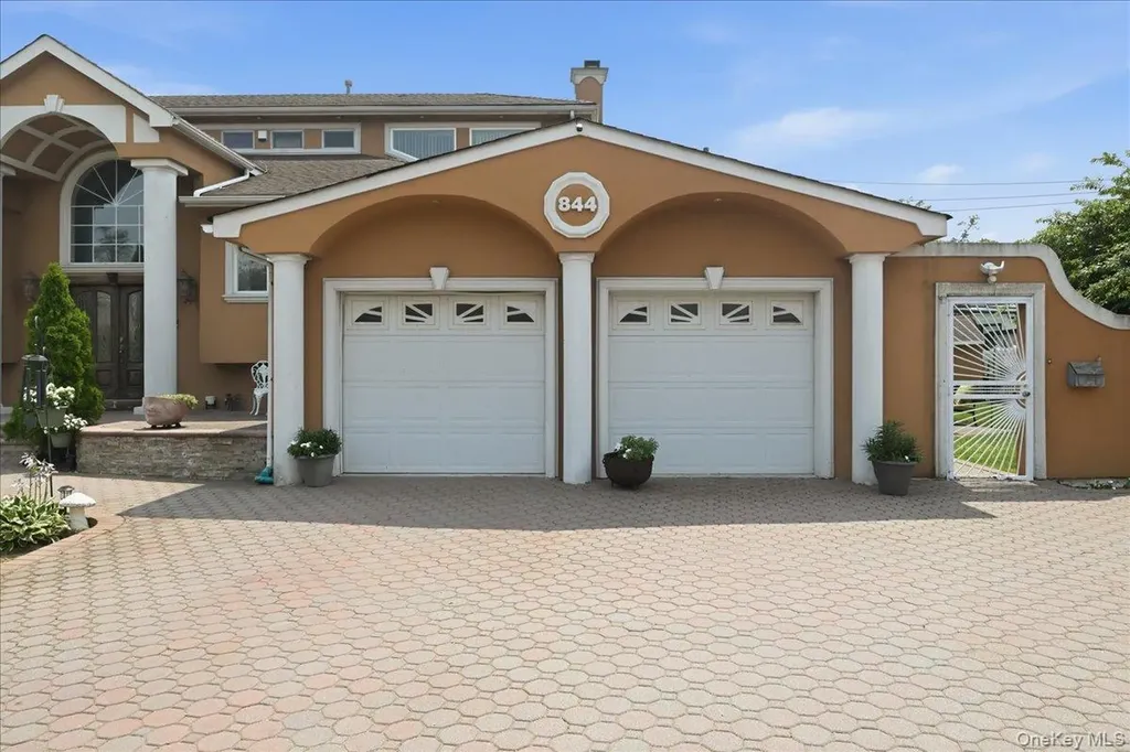 844 Park Lane North Woodmere NY 11581