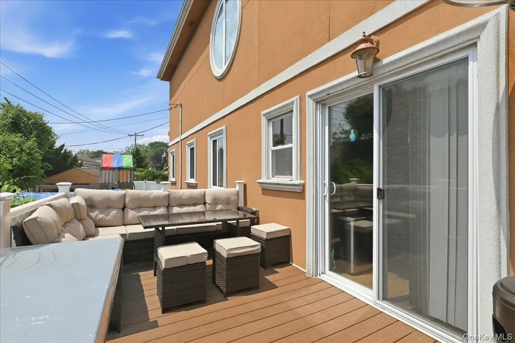 844 Park Lane North Woodmere NY 11581