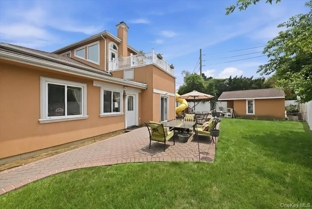 844 Park Lane North Woodmere NY 11581