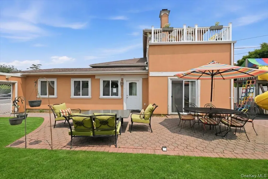 844 Park Lane North Woodmere NY 11581