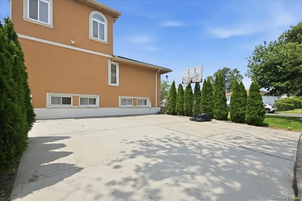 844 Park Lane North Woodmere NY 11581