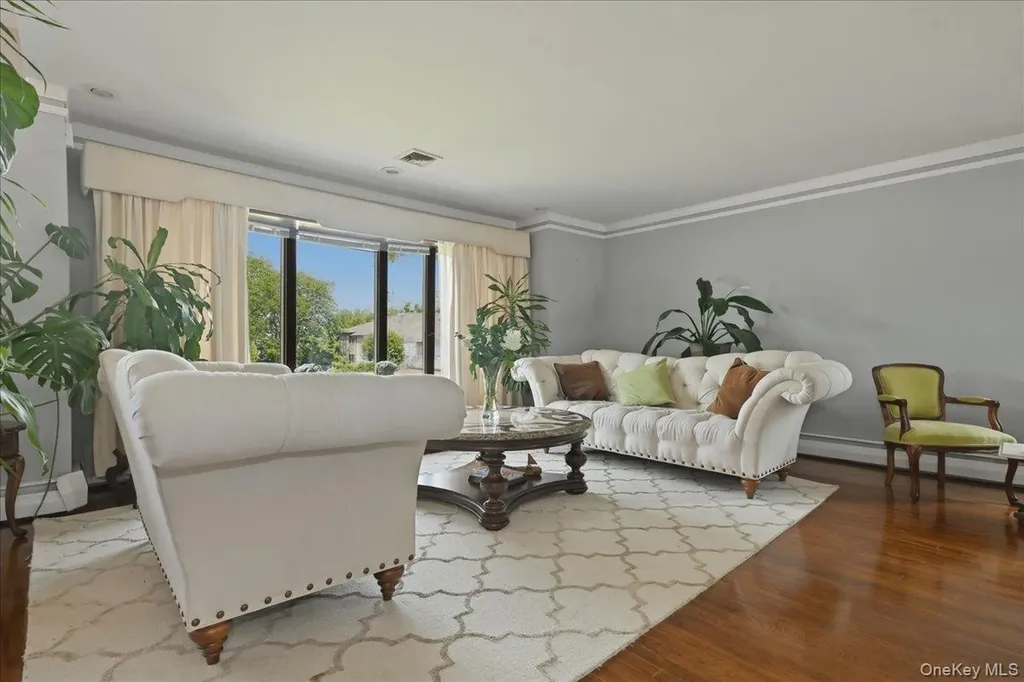 844 Park Lane North Woodmere NY 11581