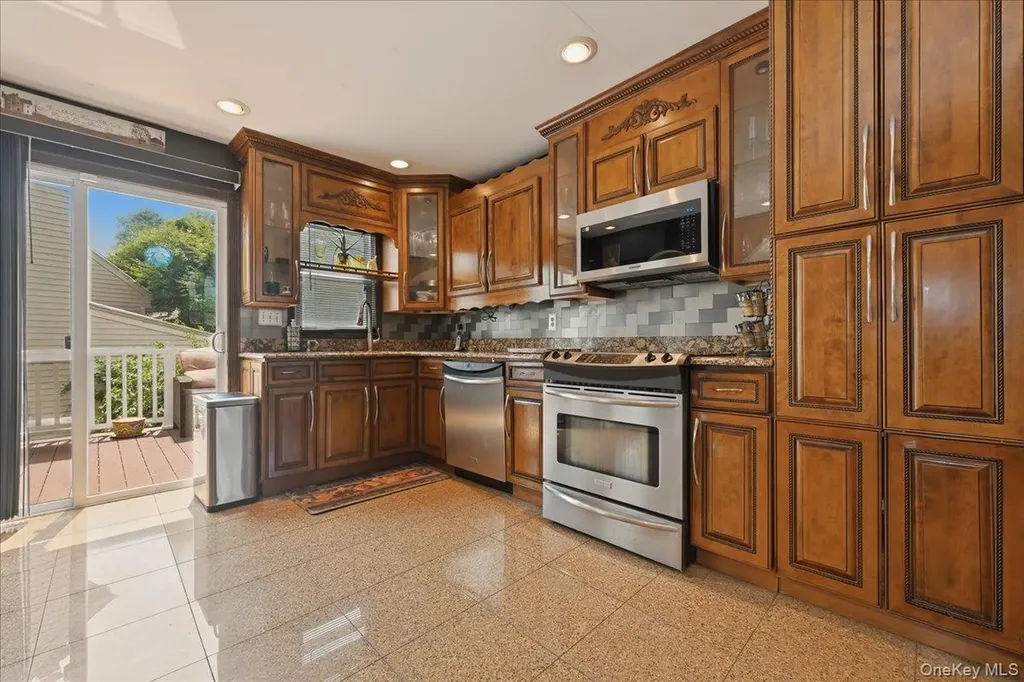 844 Park Lane North Woodmere NY 11581