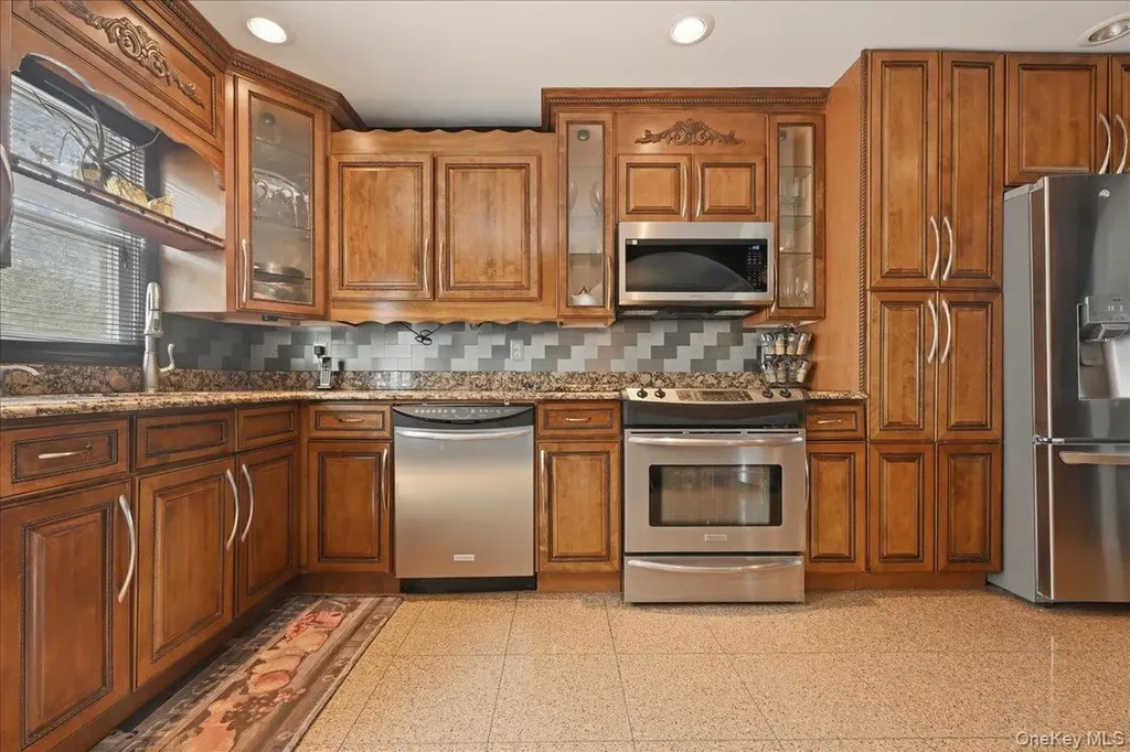 844 Park Lane North Woodmere NY 11581