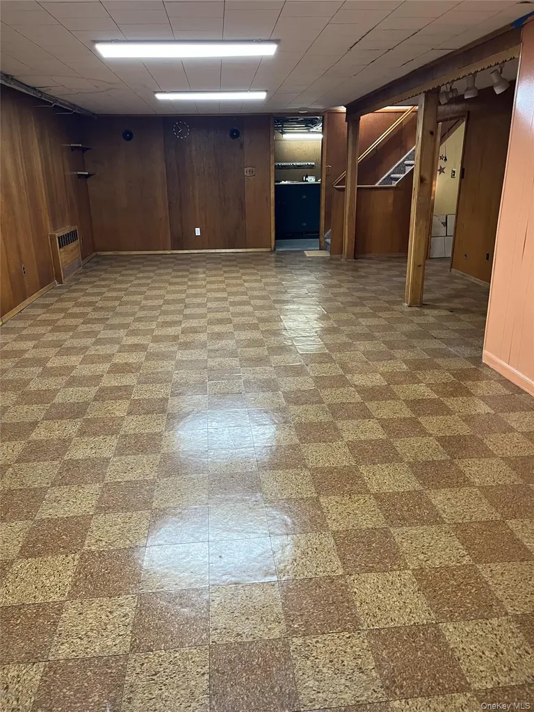 12 Lenore Avenue Hicksville NY 11801