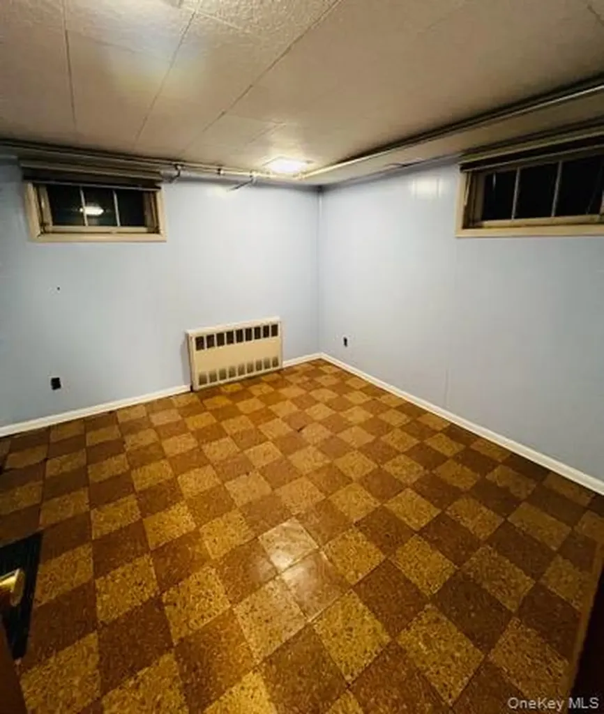 12 Lenore Avenue Hicksville NY 11801