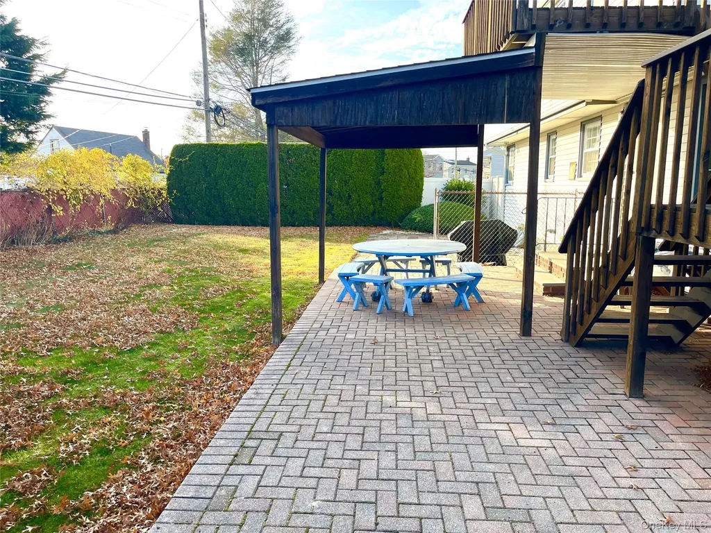 12 Lenore Avenue Hicksville NY 11801