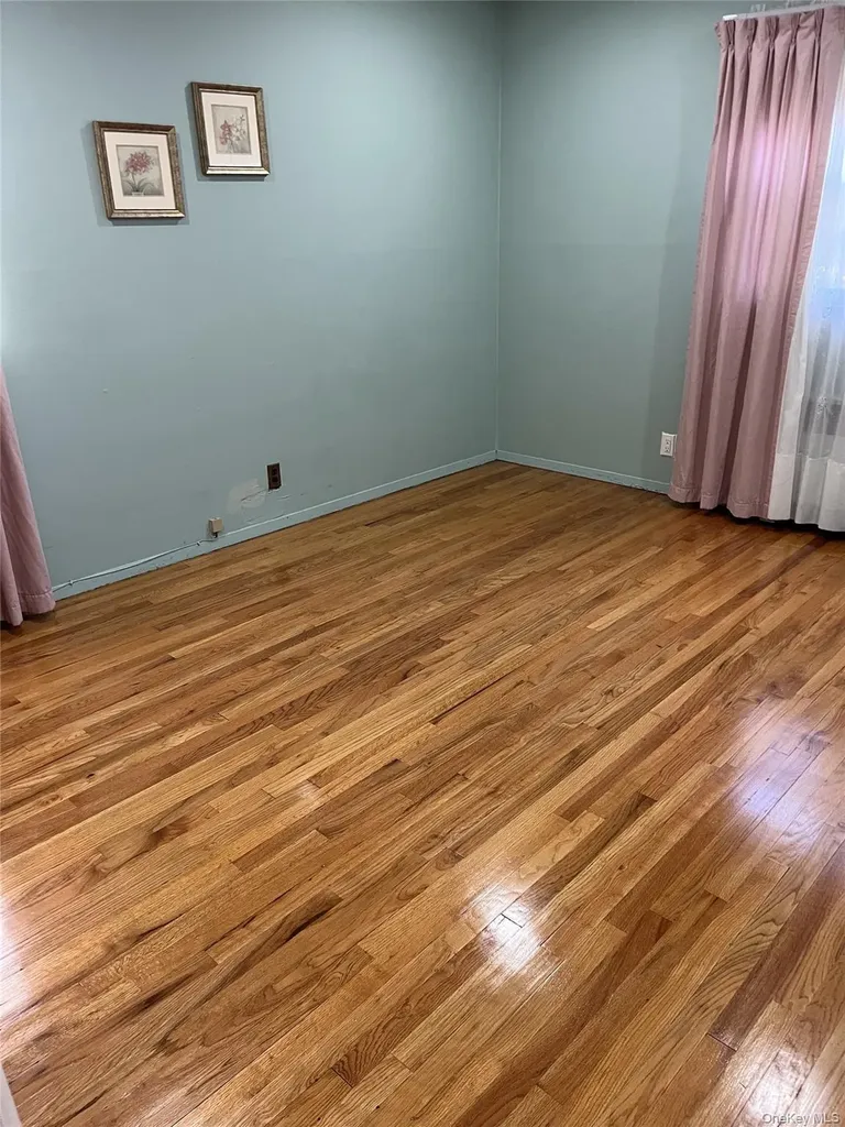 12 Lenore Avenue Hicksville NY 11801
