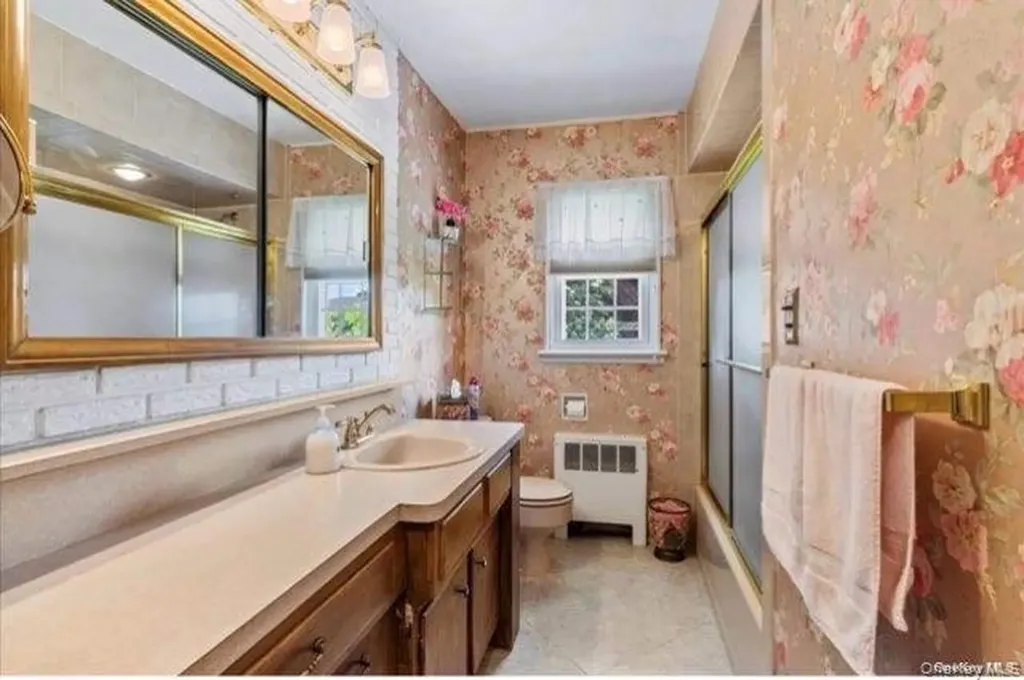12 Lenore Avenue Hicksville NY 11801