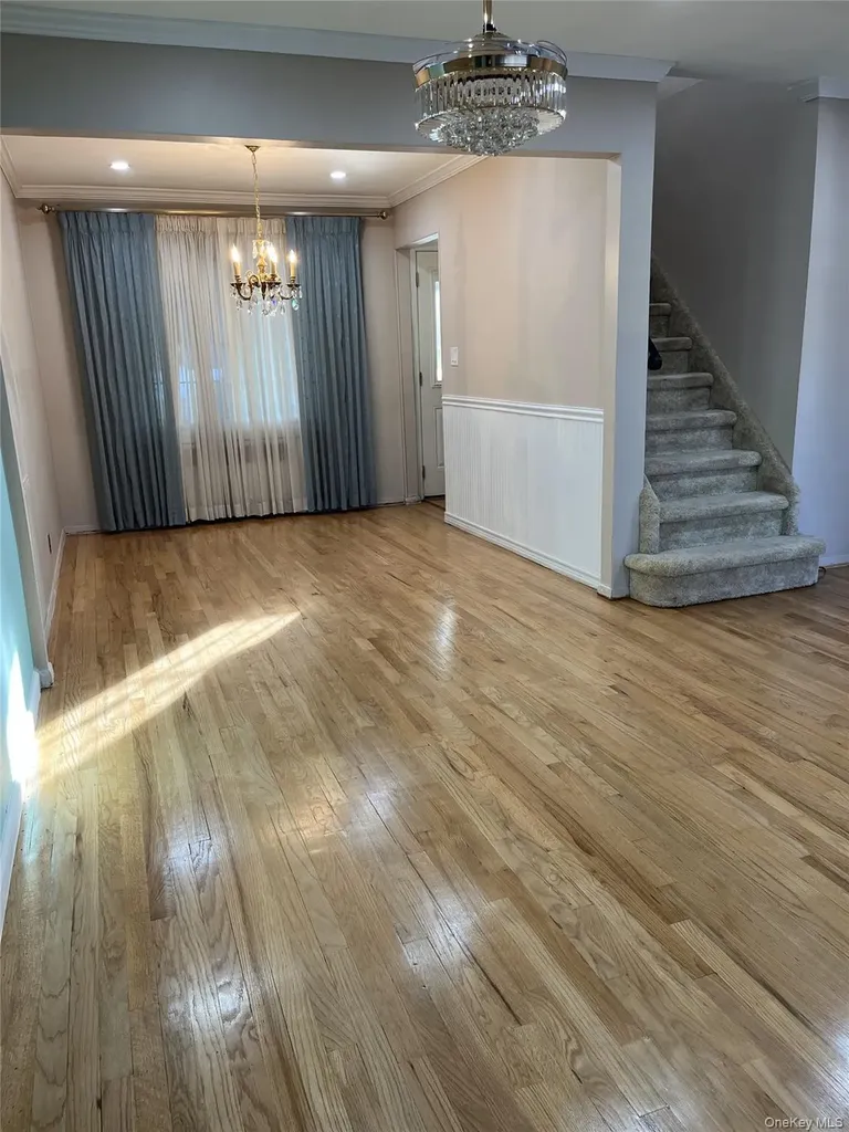 12 Lenore Avenue Hicksville NY 11801