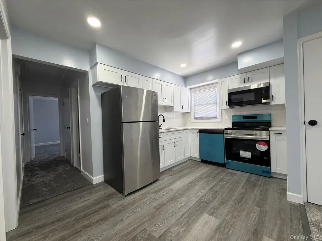 21 Cochran Place Valley Stream NY 11581
