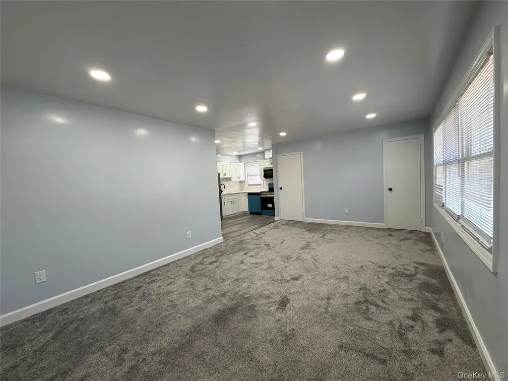 21 Cochran Place Valley Stream NY 11581