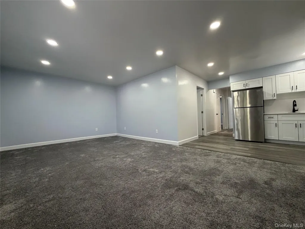 21 Cochran Place Valley Stream NY 11581