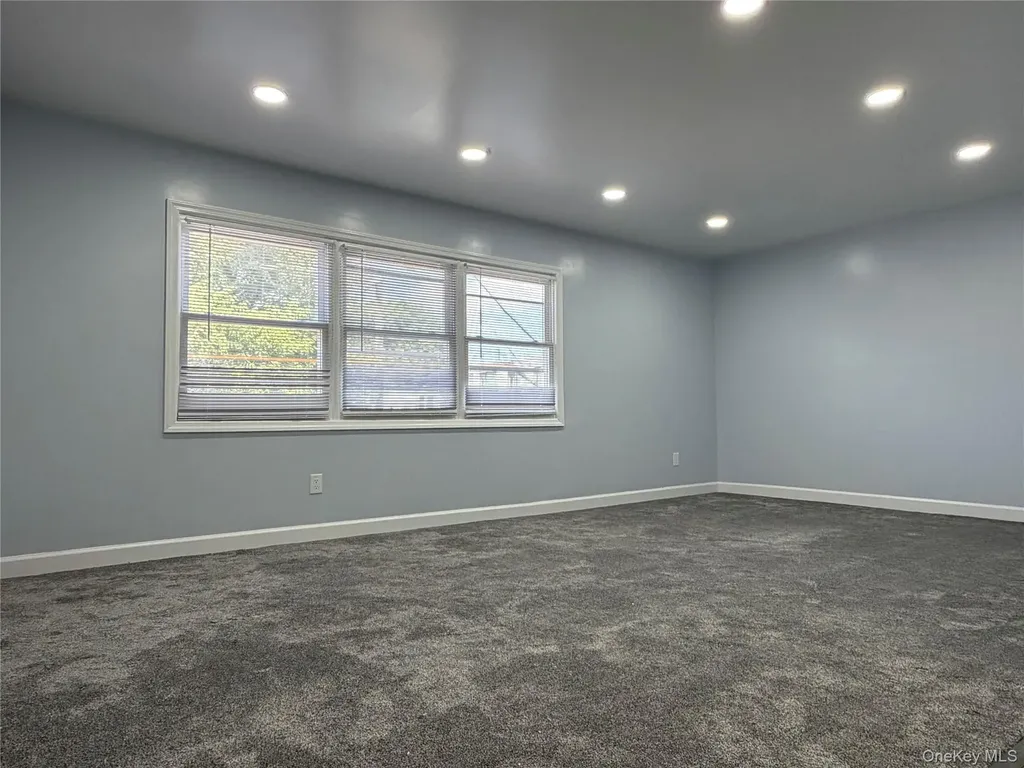 21 Cochran Place Valley Stream NY 11581