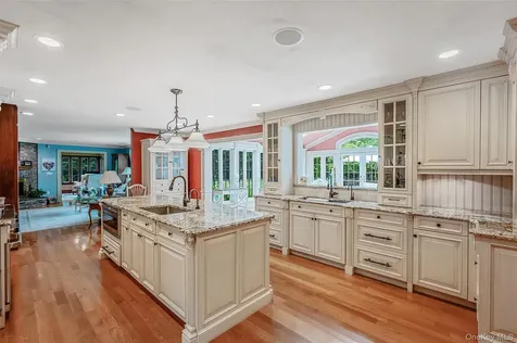 15 Dogwood Hill Brookville NY 11545