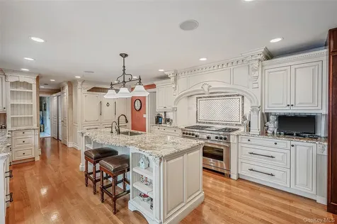 15 Dogwood Hill Brookville NY 11545