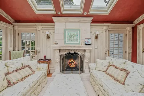 15 Dogwood Hill Brookville NY 11545