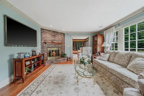 15 Dogwood Hill Brookville NY 11545