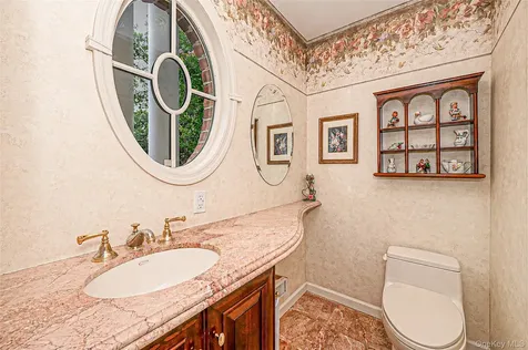 15 Dogwood Hill Brookville NY 11545