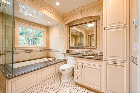 15 Dogwood Hill Brookville NY 11545