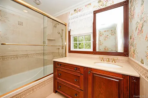 15 Dogwood Hill Brookville NY 11545