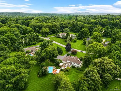 15 Dogwood Hill Brookville NY 11545