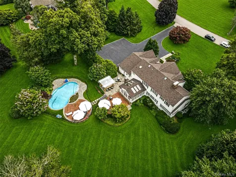 15 Dogwood Hill Brookville NY 11545