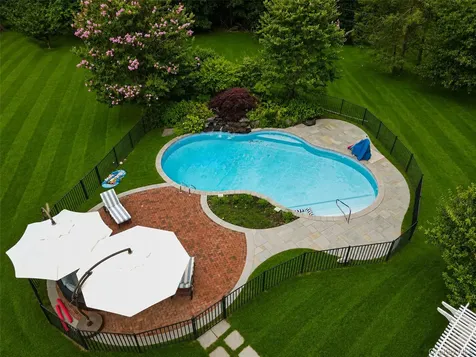 15 Dogwood Hill Brookville NY 11545