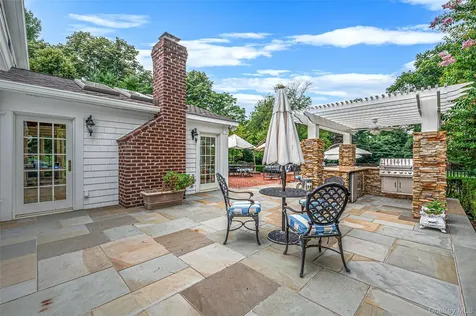 15 Dogwood Hill Brookville NY 11545
