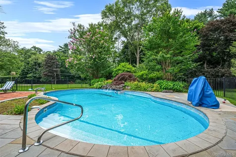 15 Dogwood Hill Brookville NY 11545