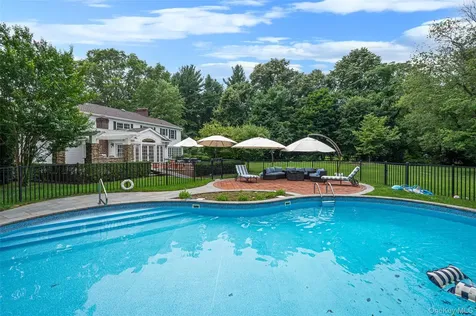 15 Dogwood Hill Brookville NY 11545