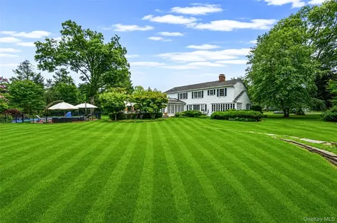 15 Dogwood Hill Brookville NY 11545