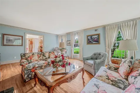 15 Dogwood Hill Brookville NY 11545