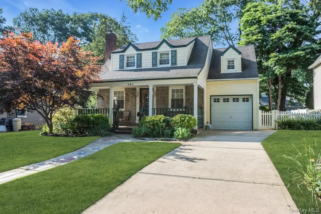 181 Woodbine Avenue Merrick NY 11566