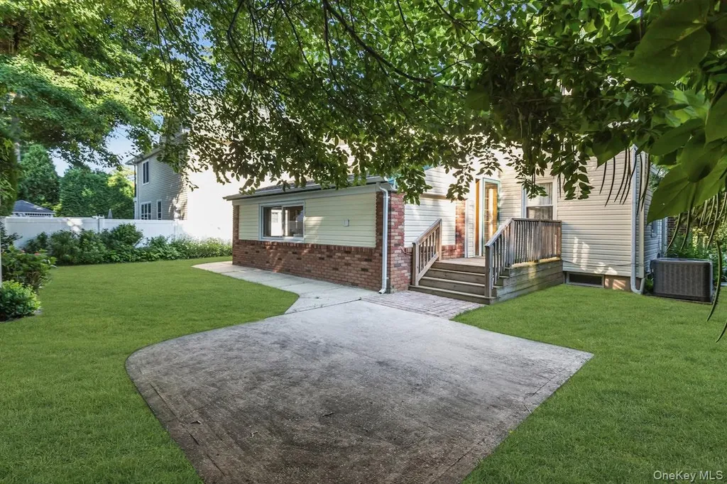 181 Woodbine Avenue Merrick NY 11566