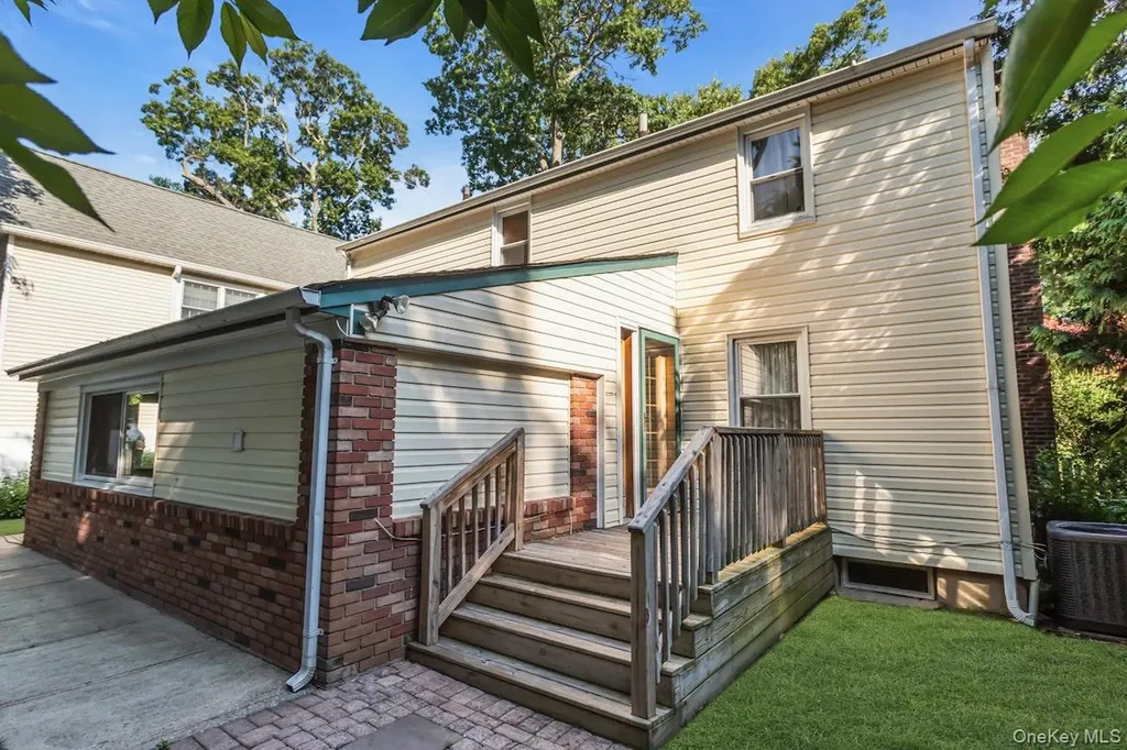 181 Woodbine Avenue Merrick NY 11566