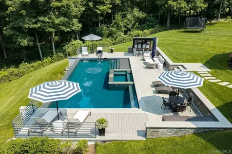 8 Seymour Place W Armonk NY 10504