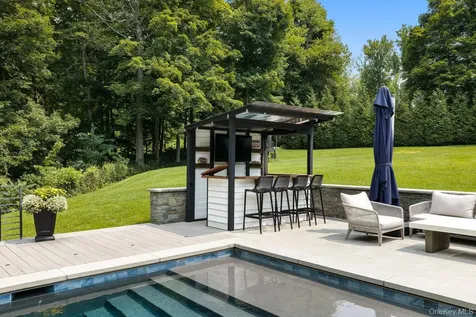 8 Seymour Place W Armonk NY 10504