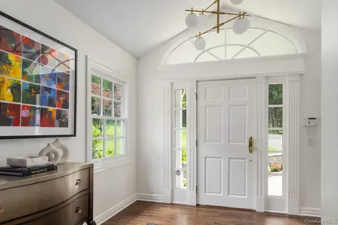 8 Seymour Place W Armonk NY 10504