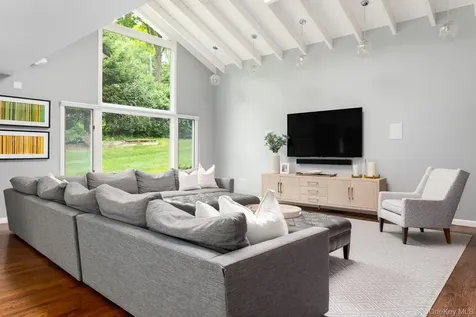 8 Seymour Place W Armonk NY 10504