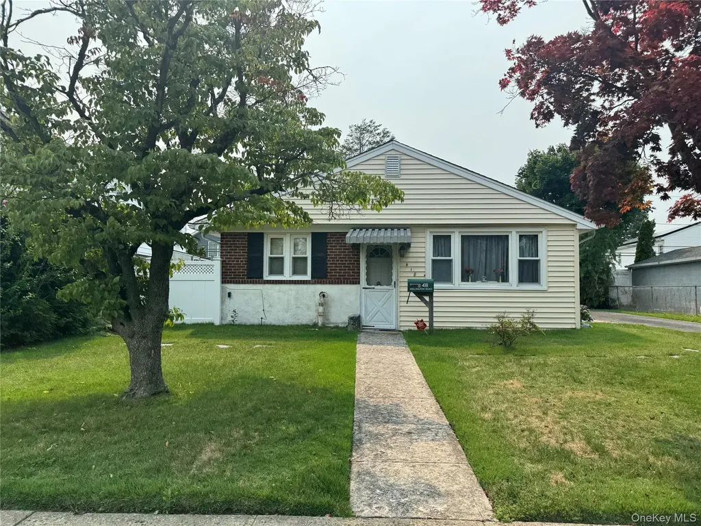 418 Wellington Road East Meadow NY 11554