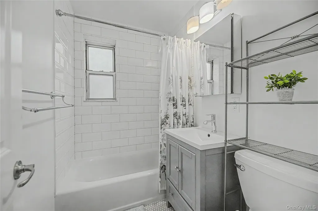 682 Tuckahoe Road Yonkers NY 10710