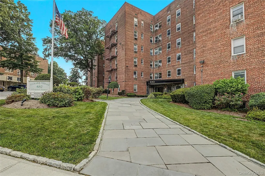 682 Tuckahoe Road Yonkers NY 10710
