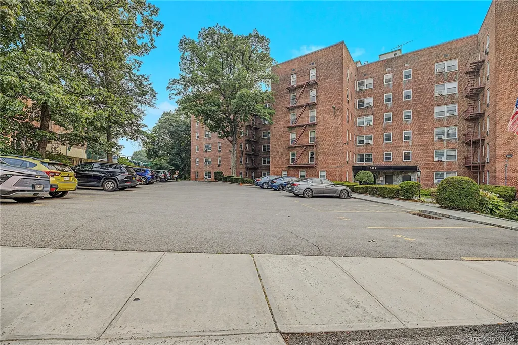 682 Tuckahoe Road Yonkers NY 10710