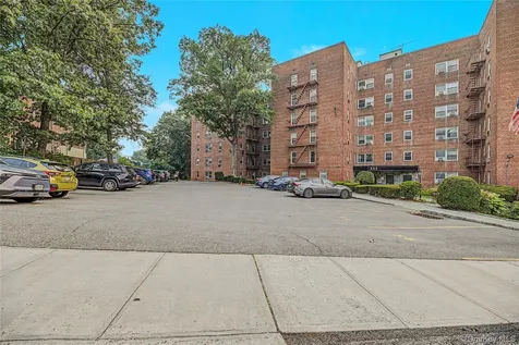682 Tuckahoe Road Yonkers NY 10710