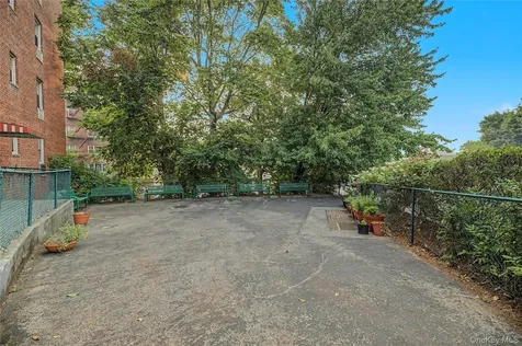 682 Tuckahoe Road Yonkers NY 10710
